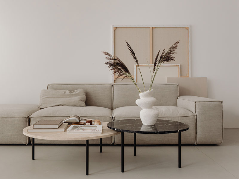 ソファとテーブルのベストな高さとは？用途に合わせた目安や選び方を