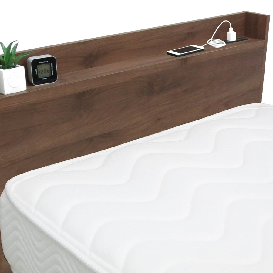 スマホや小物が置ける便利なキャビネットタイプです。