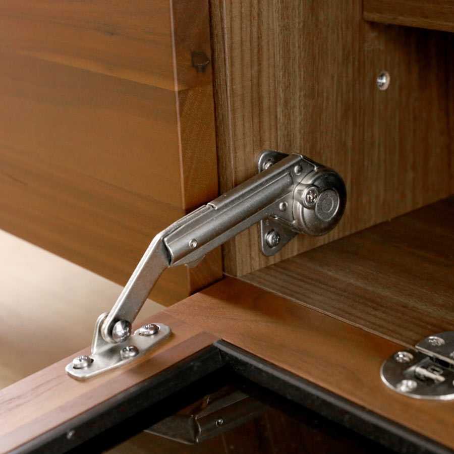 扉にはゆっくりと昇降するスローダウンステーが装備