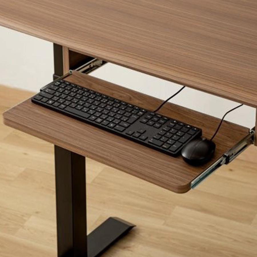トレーは厚み3cmまでのノートPCやA4の物も置けます