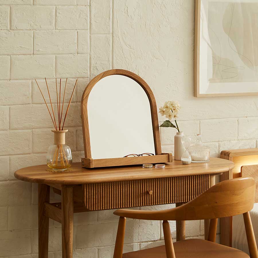 小物入れを付けて使用すれば、小物をさっと置いたり、飾ったりしてお楽しみいただけます