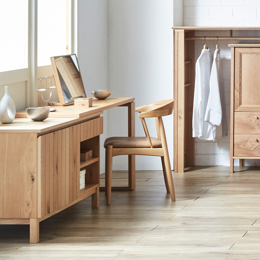 シンプルで直線的なフレームが、空間をすっきりと見せてくれます