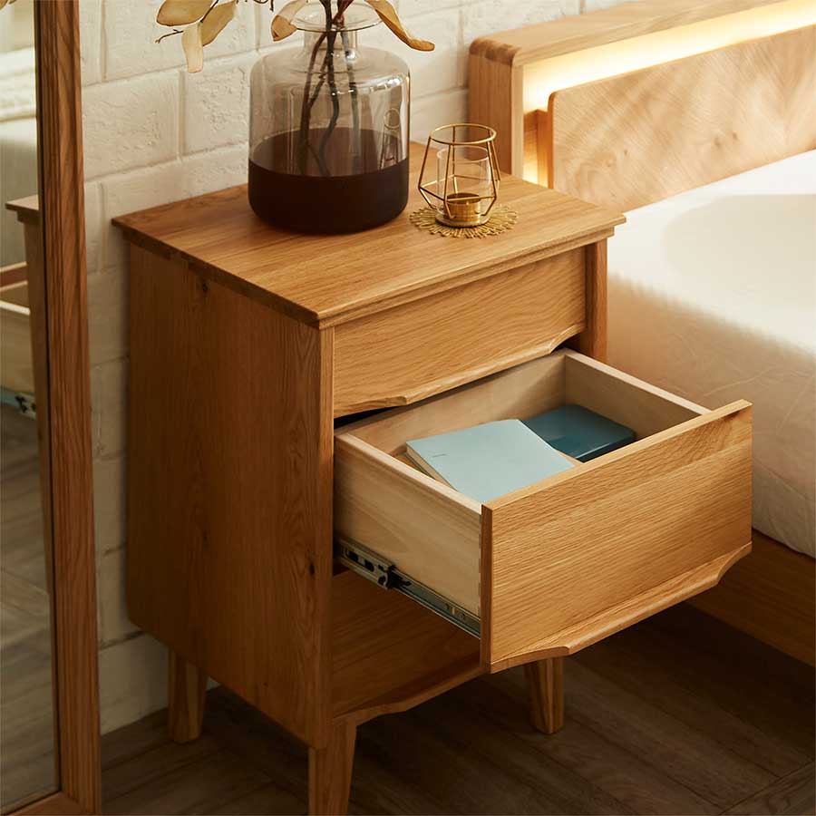 引出し3杯付きのため、小さめながらも高い収納力が魅力