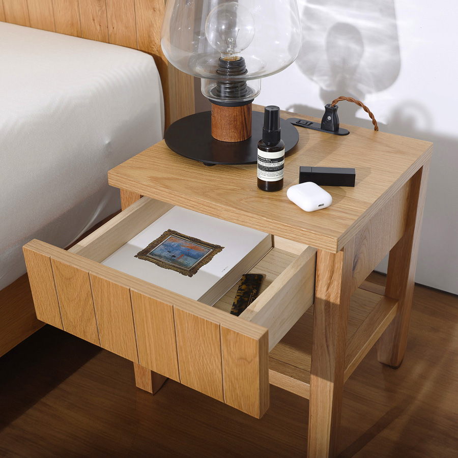 スマホや照明など、日常の小物充電にも便利