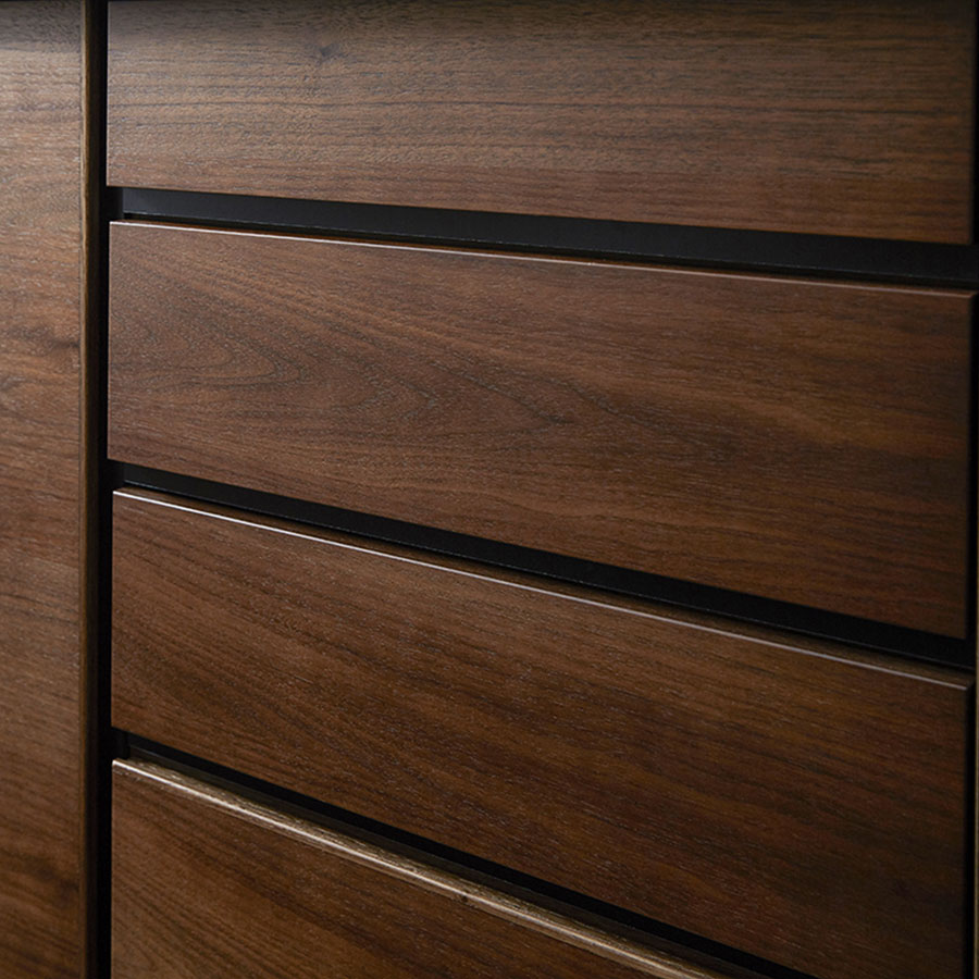 無垢材を薄くスライスした突板を使用