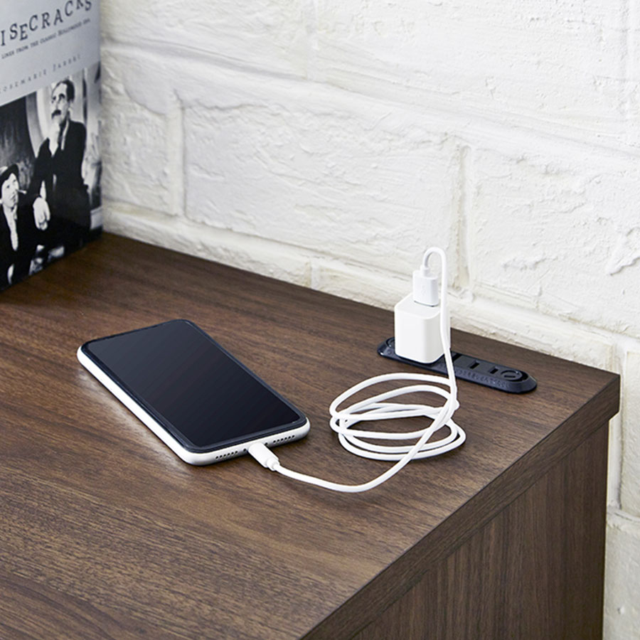 天板にはスライドコンセント付き