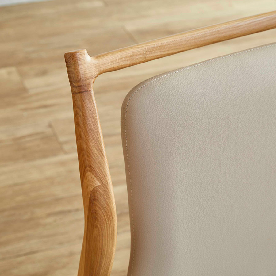 フレーム：オーク無垢材