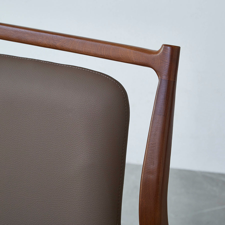 フレーム：オーク無垢材