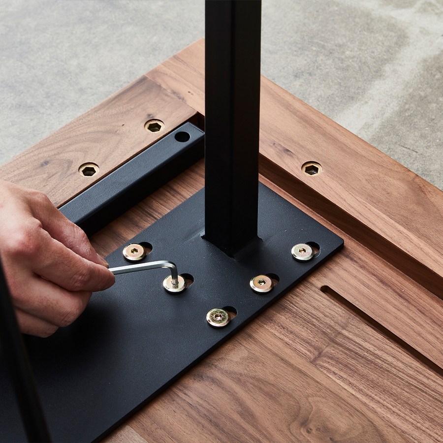 アイロスジャパン ダイニングテーブル Leap（ウォールナット/メラミン