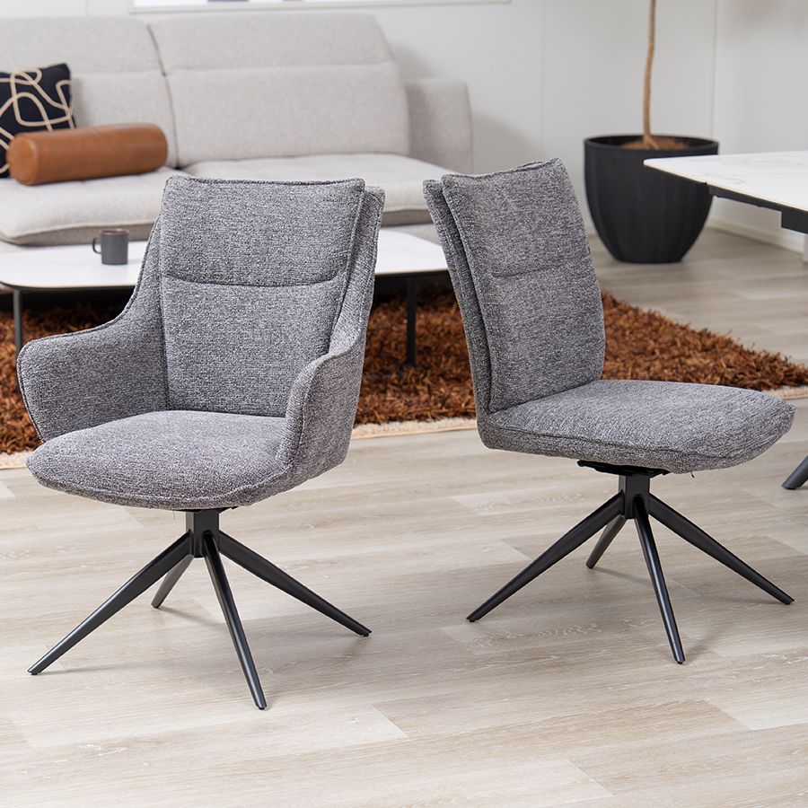 左：同シリーズのアームチェア / 右：本商品